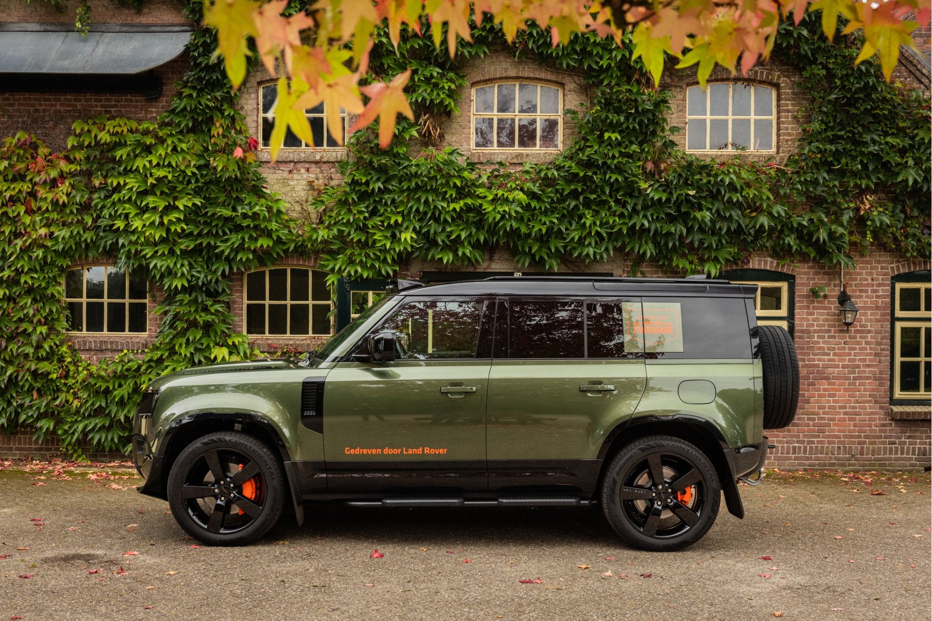 Land Rover Defender 110 2.0 P300e 110 X-Dynamic HSE Woolston, Automaat, Gebruikt, Euro 6, 3000 kg