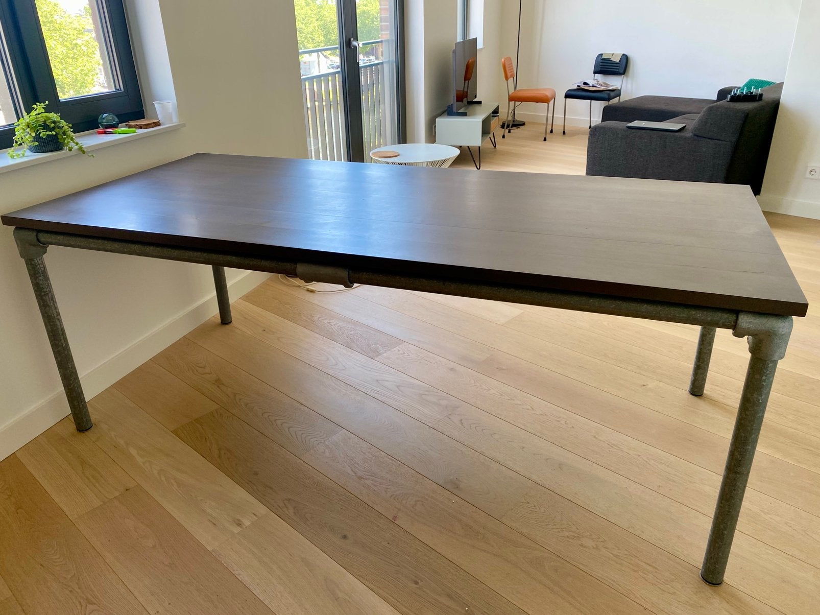 Design tafel - massief grijs eiken met frame van steigerbuis, Ophalen, Eikenhout, 200 cm of meer, 50 tot 100 cm