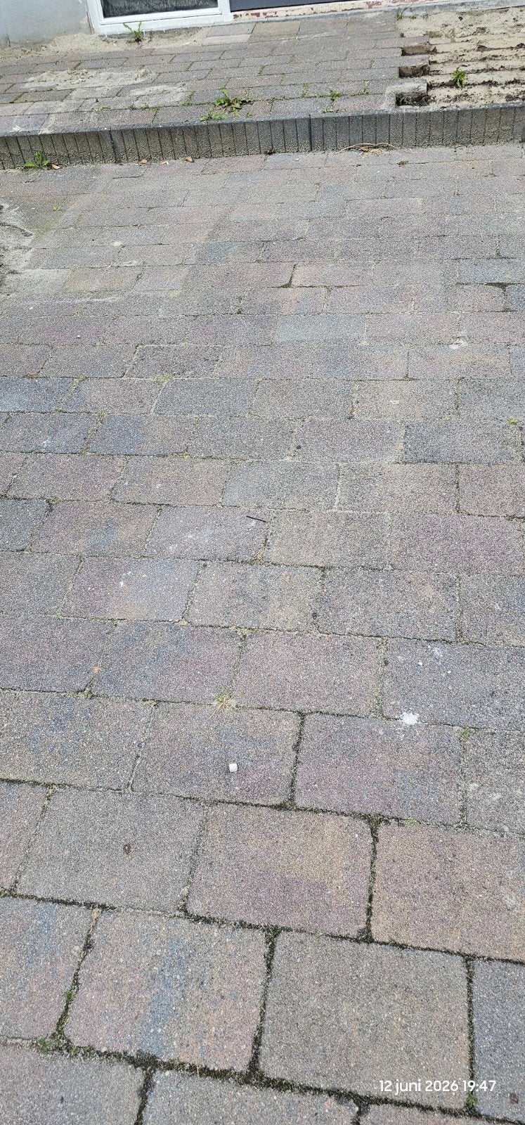 Gratis af te halen tuintegels 20x30 cm circa 30m2, Doe-het-zelf en Verbouw, Ophalen, Overige materialen, Gebruikt, 20 tot 40 cm