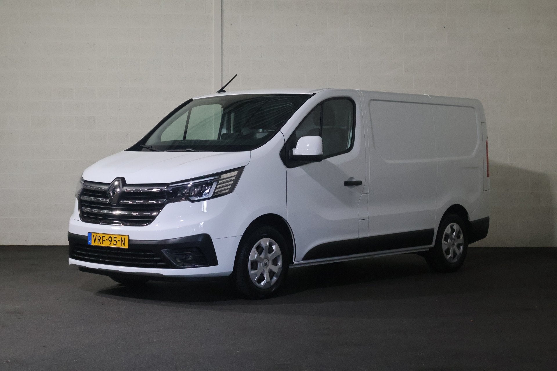 Renault Trafic 2.0 dCi 130pk L1 H1 Work Edition Inrichting, Voorwielaandrijving, Stof, Euro 6, 4 cilinders