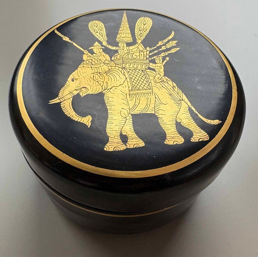 Rond zwart doosje met olifanten deksel, Ophalen of Verzenden