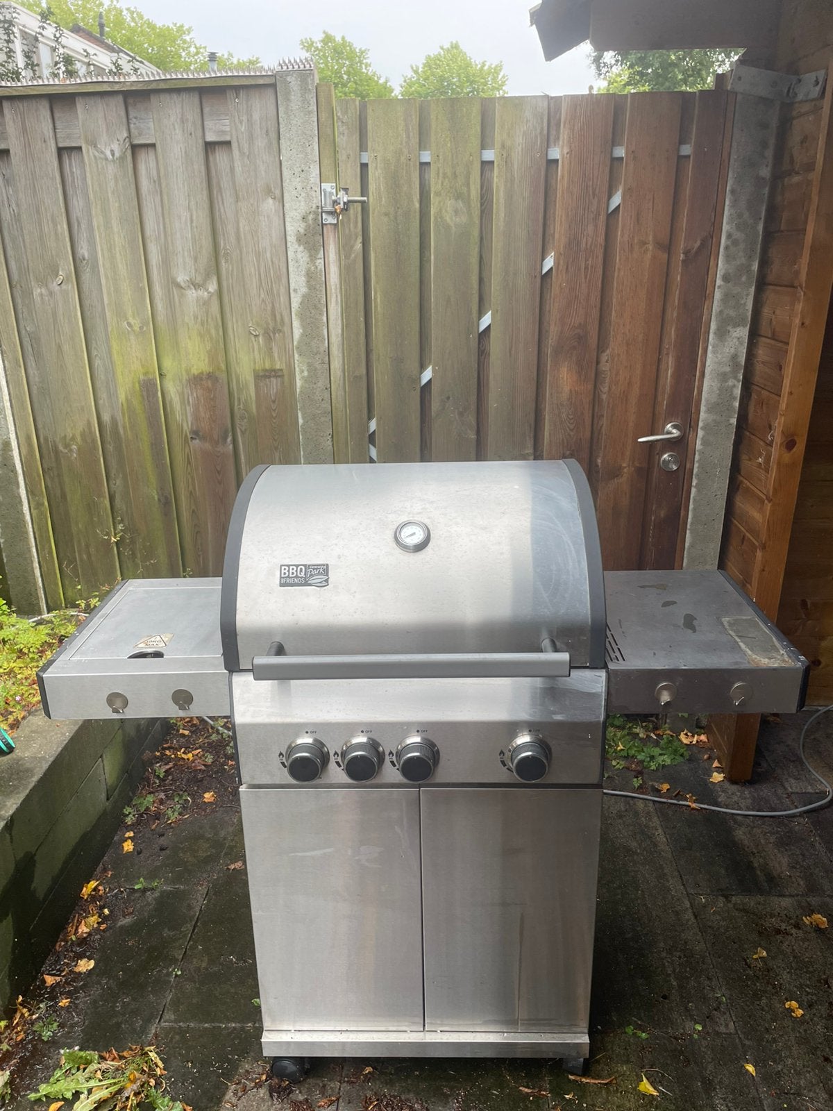 Gasbarbecue – 4 pits + zijbrander, Ophalen, Zo goed als nieuw