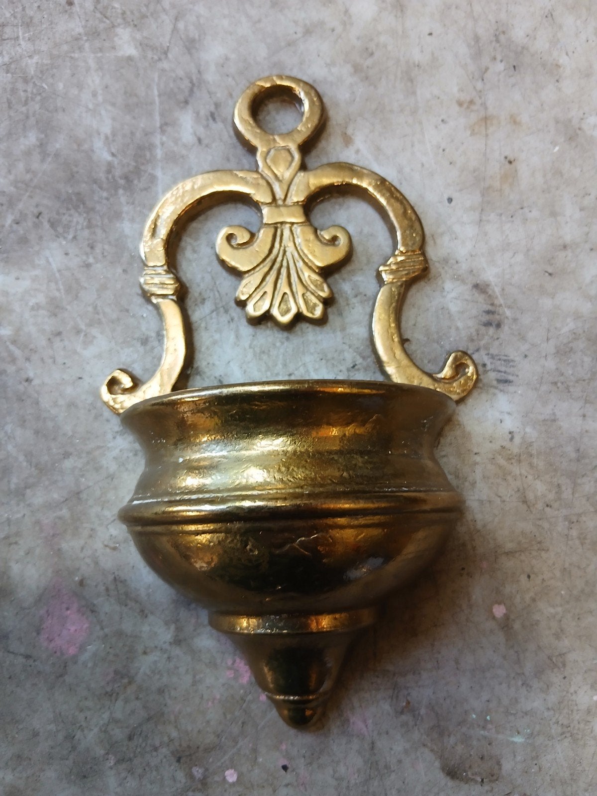 Antieke koperen wijwaterbakje met fleur-de-lis, Antiek en Kunst, Ophalen of Verzenden