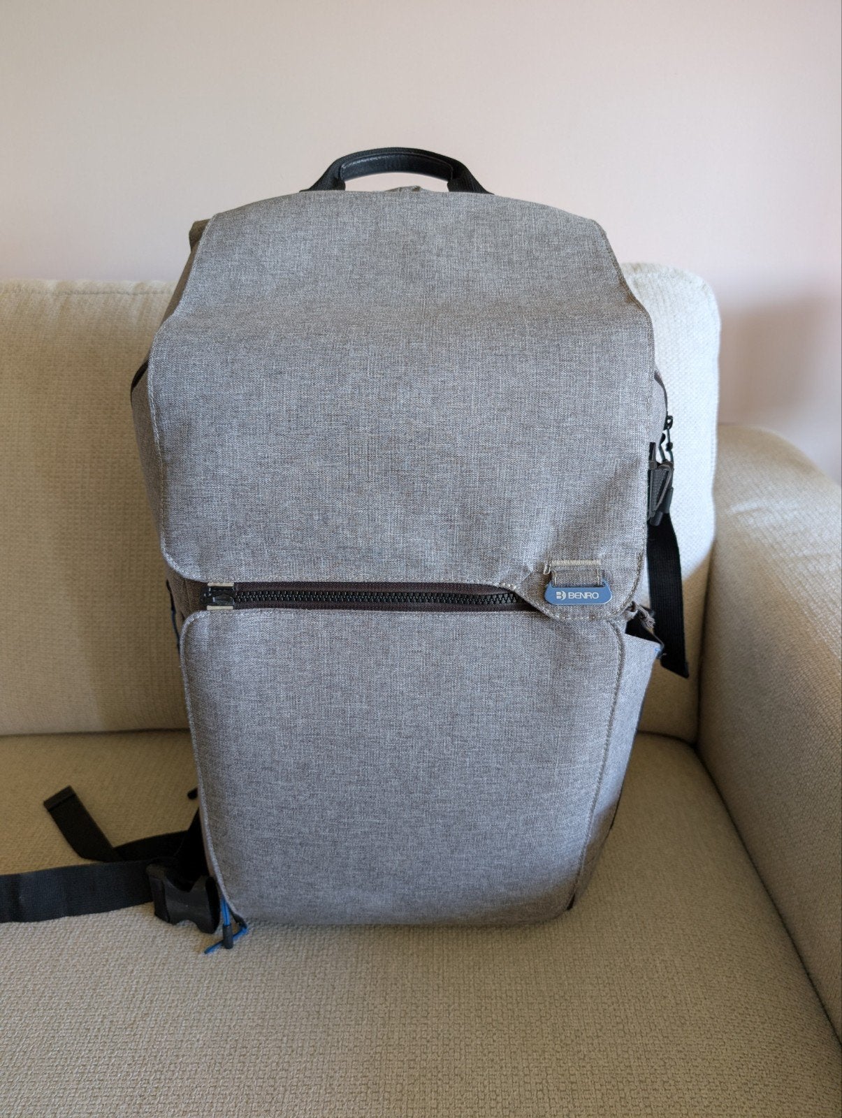 Benro cameratas rugtas met laptopvak en verstelbare indeling, Opbergvakken, Rugtas, Zo goed als nieuw, Grijs