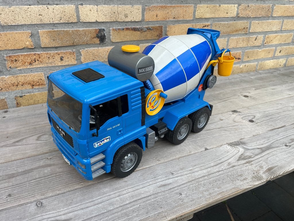 Bruder voertuigen: cementwagen, graafmachine, strooiwagen, Ophalen of Verzenden, Gebruikt