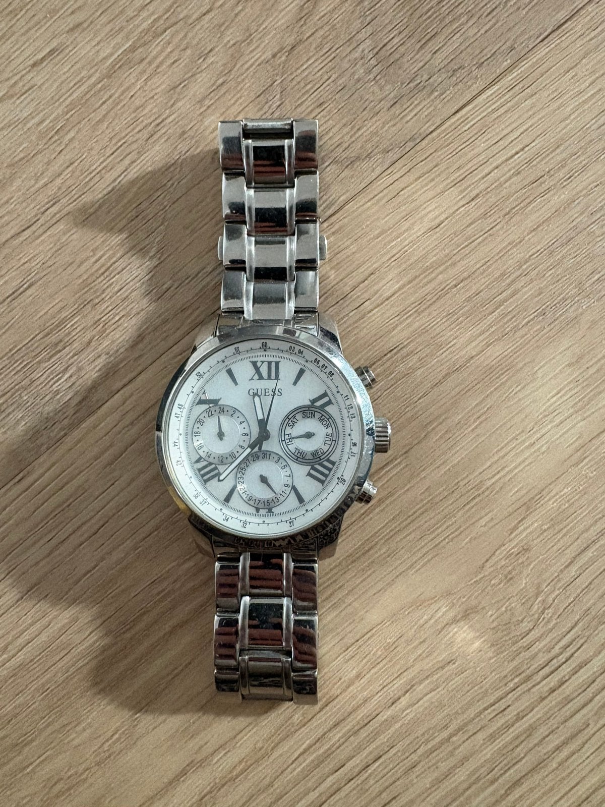Dameshorloge Guess. Guess horloge met parelmoer plaat, Staal, Staal, Guess, Polshorloge