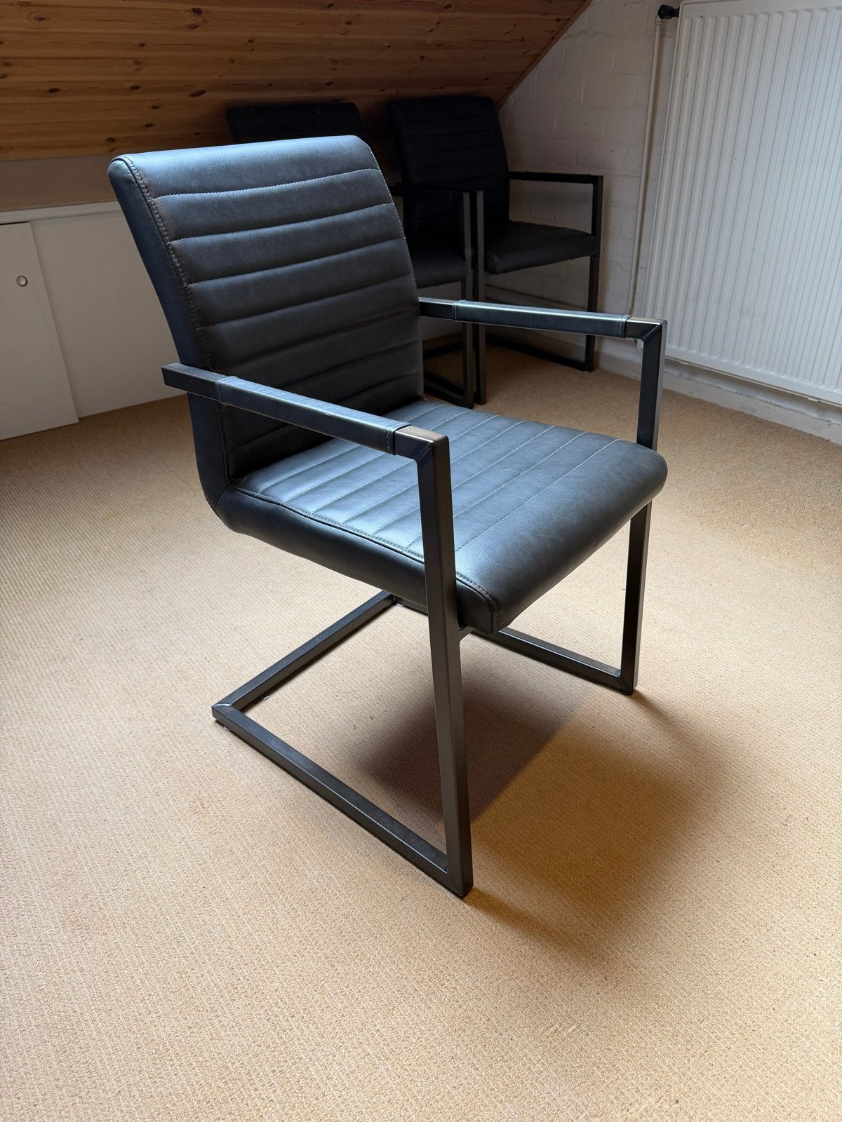 Moderne eetkamerstoelen met armleuning - 3 stuks, Ophalen, Kunststof, Gebruikt, Drie