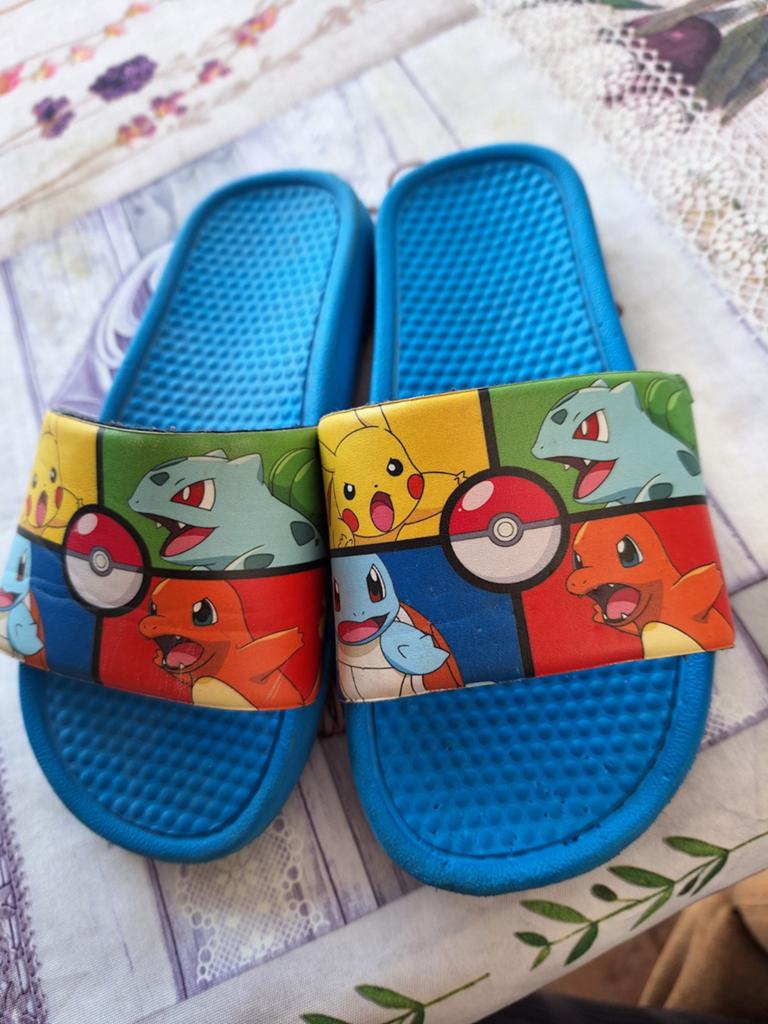 Pokemon slippers maat 30, Gebruikt, Pokemon, Jongen of Meisje, Overige typen