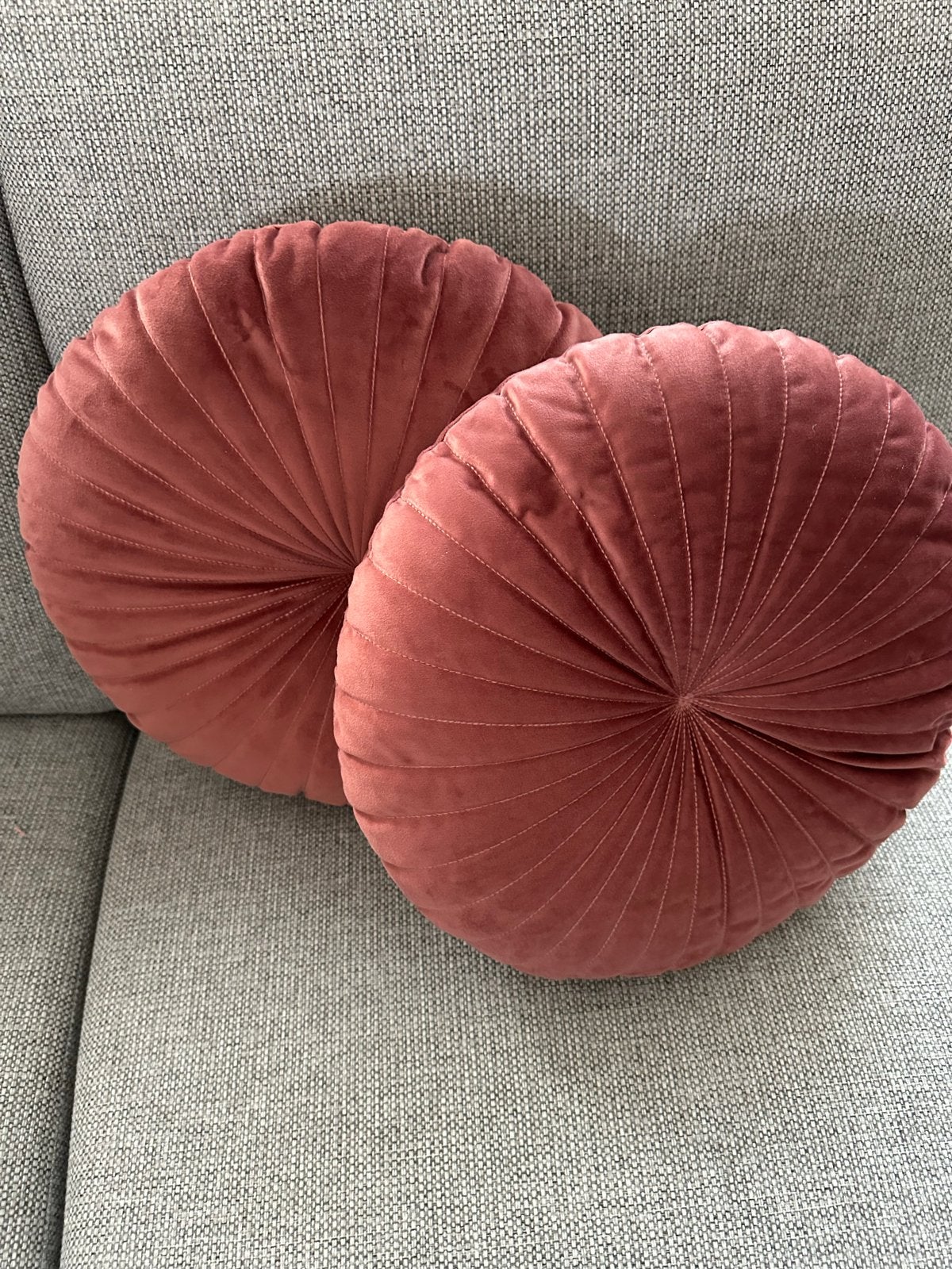 Set van 2 roze velours sierkussens, rond, Huis en Inrichting, Woonaccessoires | Kussens, Ophalen, Overige merken, Inclusief binnenkussen