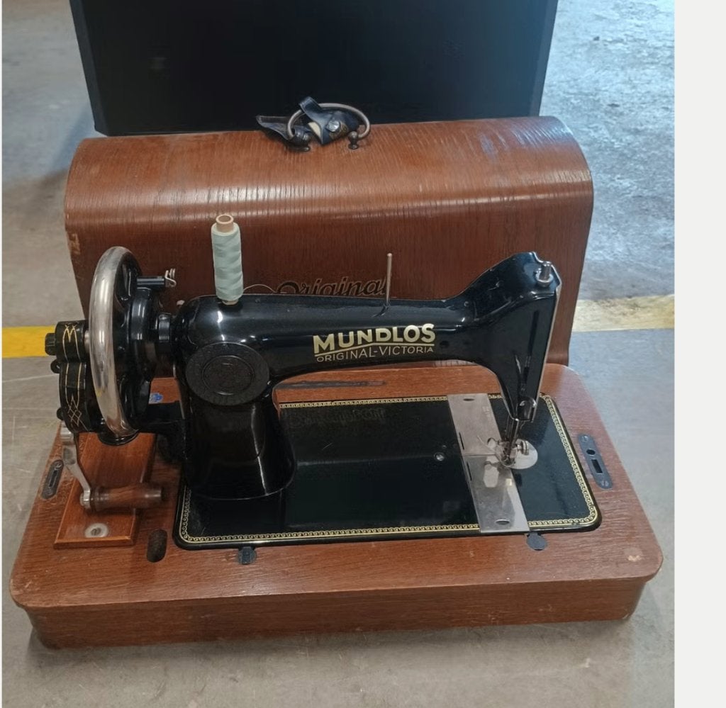 Antieke naaimachine Mundlos Original Victoria, Ophalen