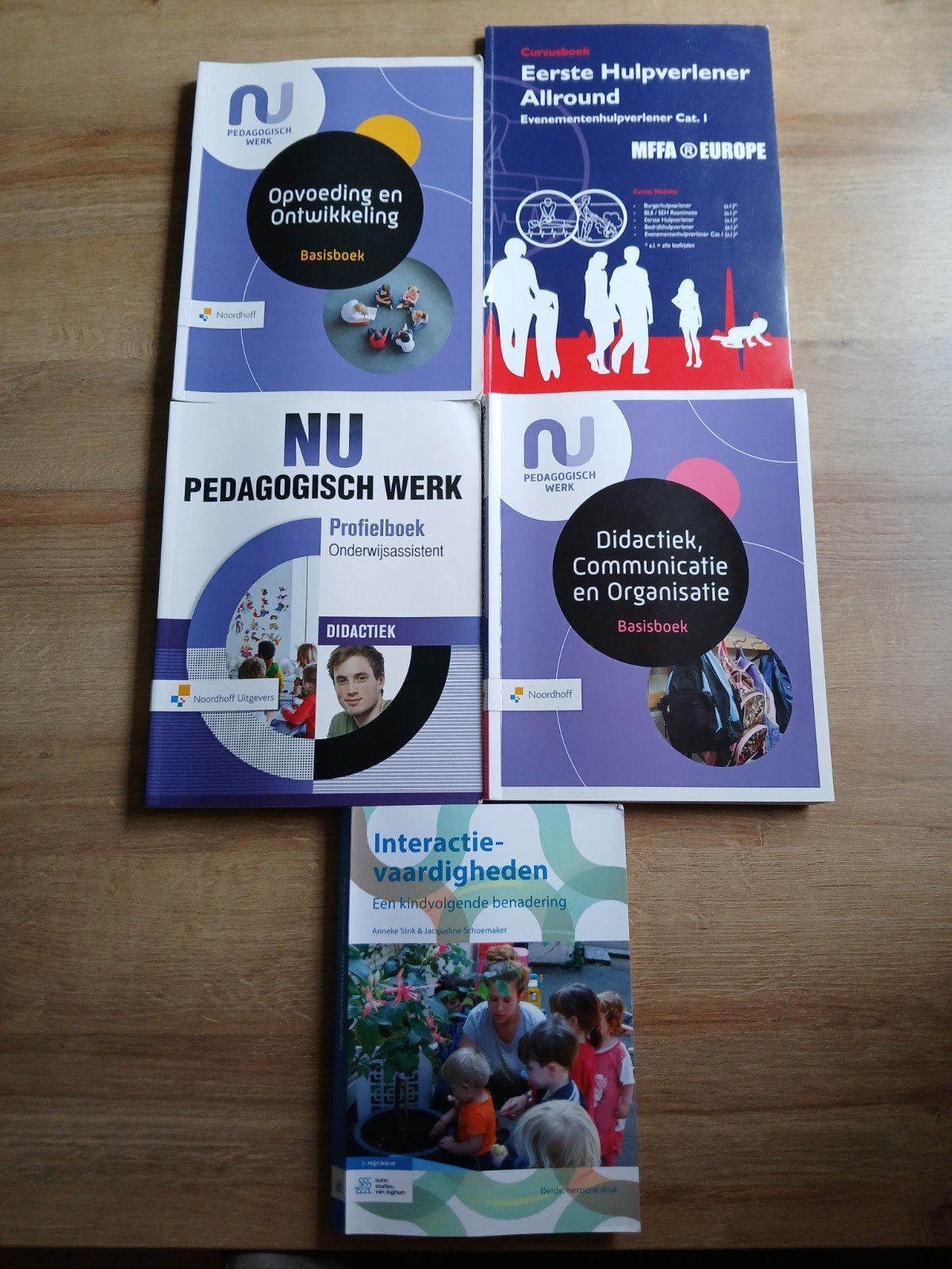 Complete set studieboeken Onderwijsassist, Ophalen of Verzenden, Zo goed als nieuw, Overige niveaus