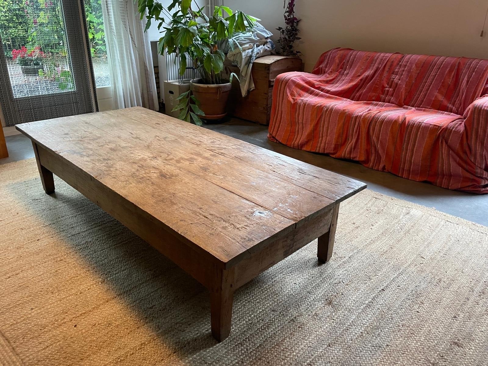 Riante houten salontafel, Huis en Inrichting, Tafels | Salontafels, Zo goed als nieuw, 150 tot 200 cm, Antiek 100 jaar oud, Overige houtsoorten