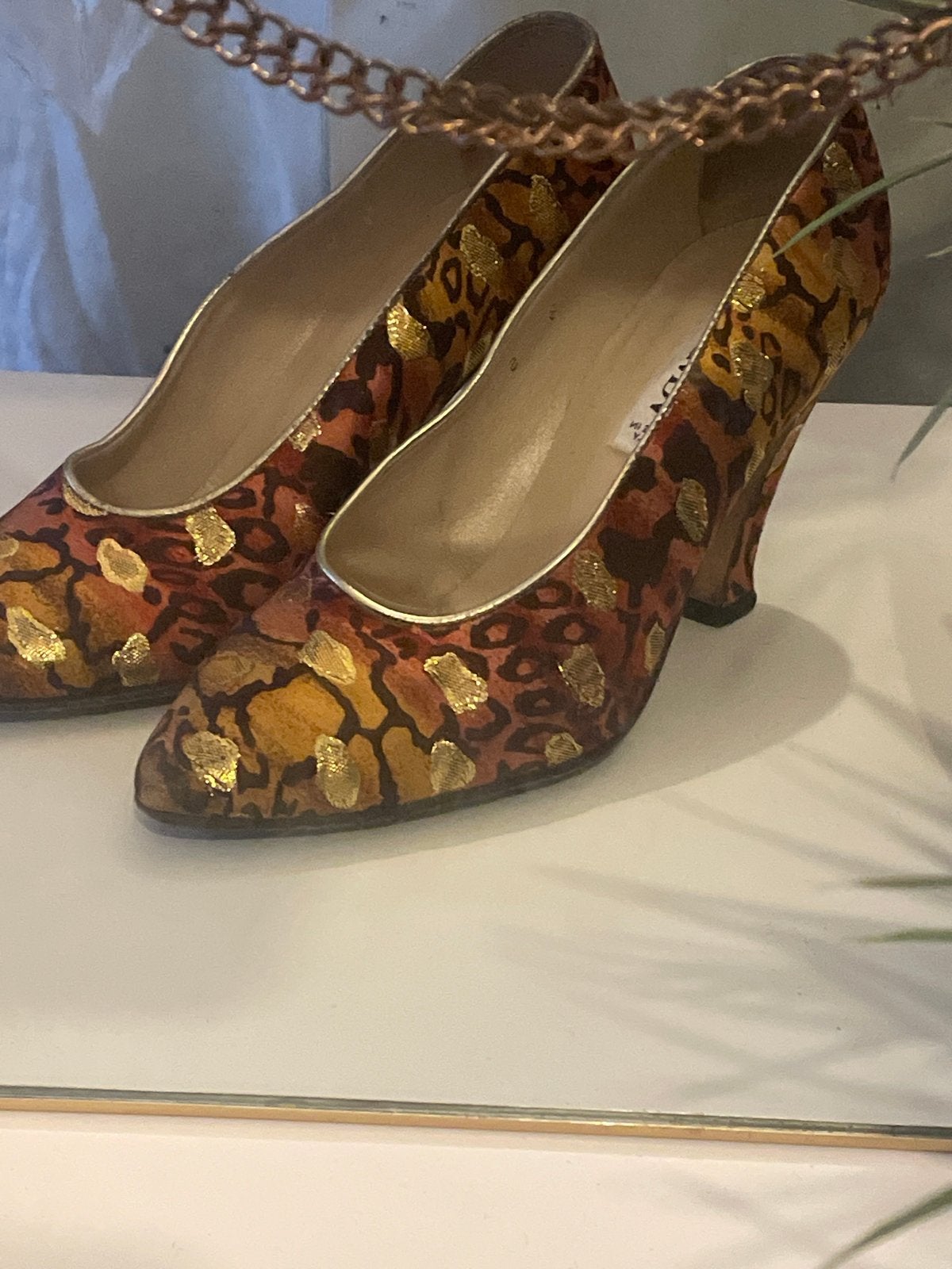 Escada Pumps met Luipaardprint en Gouden Details - Maat 36.5, Ophalen of Verzenden, Zo goed als nieuw, Bruin