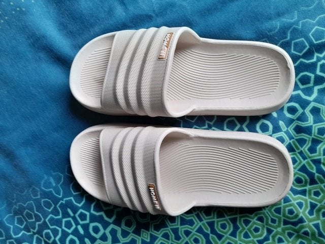 Nieuwe slippers maat 41.5  €5, Ophalen of Verzenden, Nieuw, Wit, Slippers