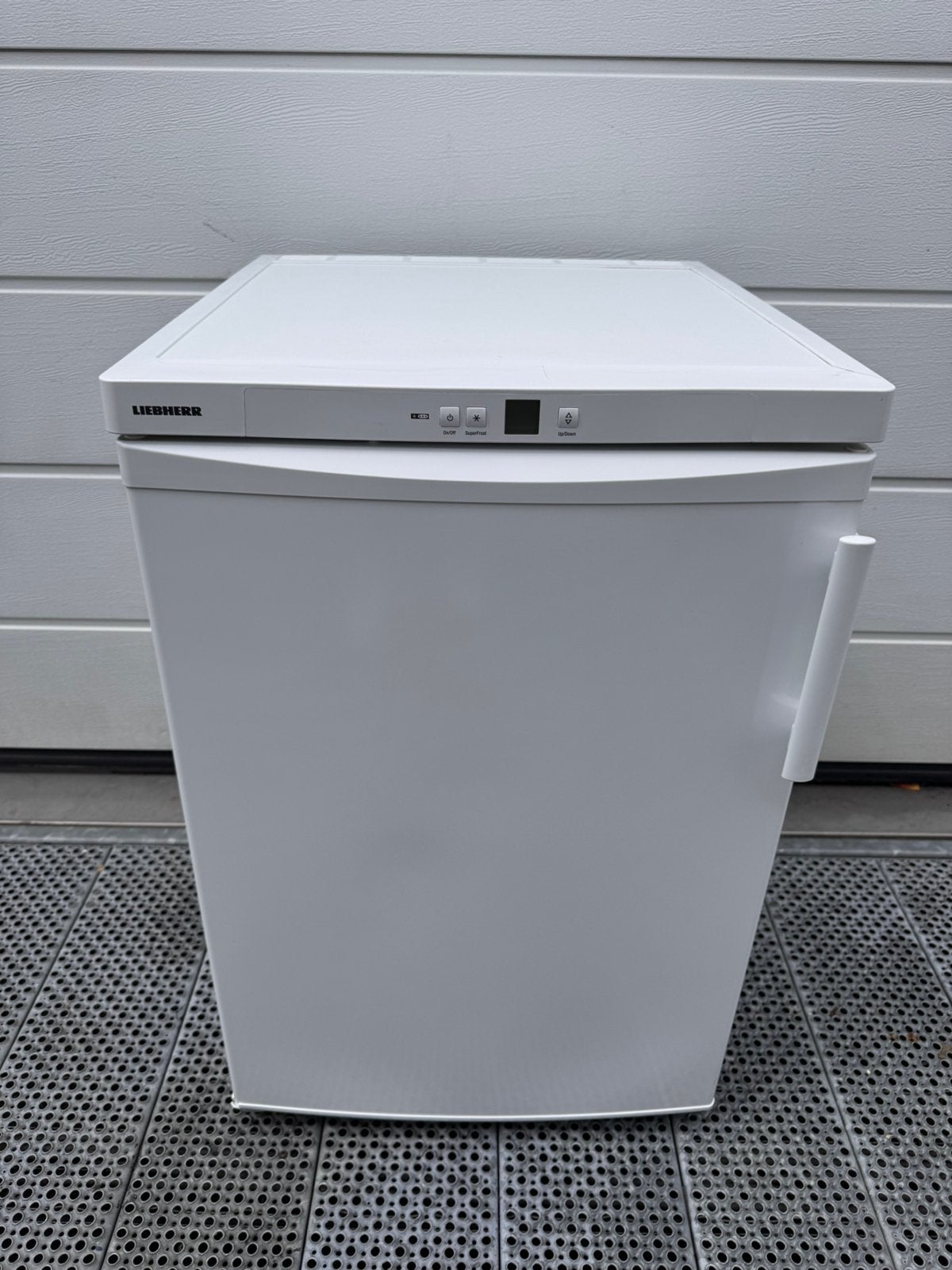 Tafelmodel vriezer met drie lades, 100 tot 150 liter, Zo goed als nieuw, Energieklasse A of zuiniger, 45 tot 60 cm
