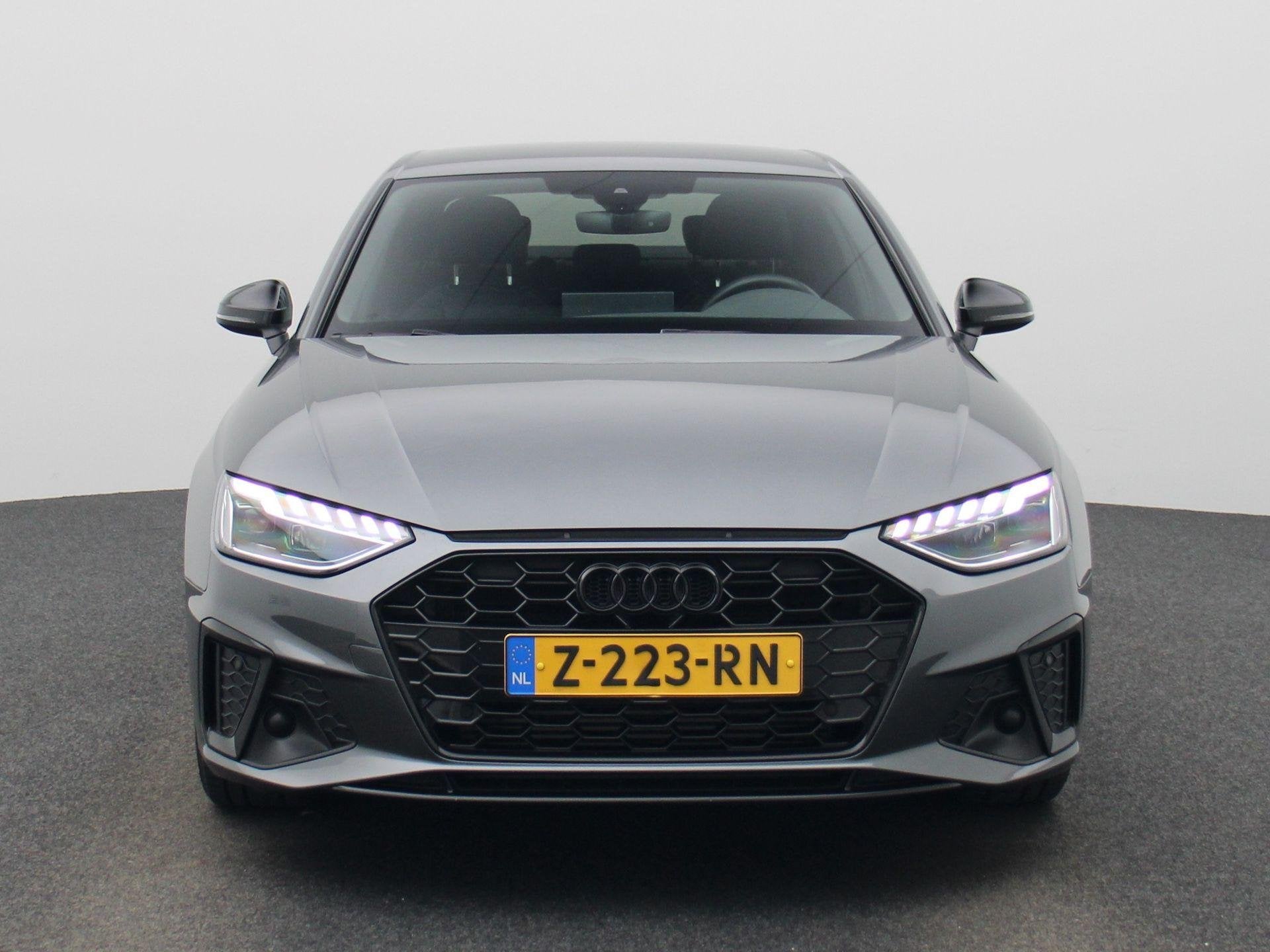 Audi A4 Limousine 35 TFSI S edition Competition l Demo l Cru, 12 maanden, 4 cilinders, Origineel Nederlands, Sedan