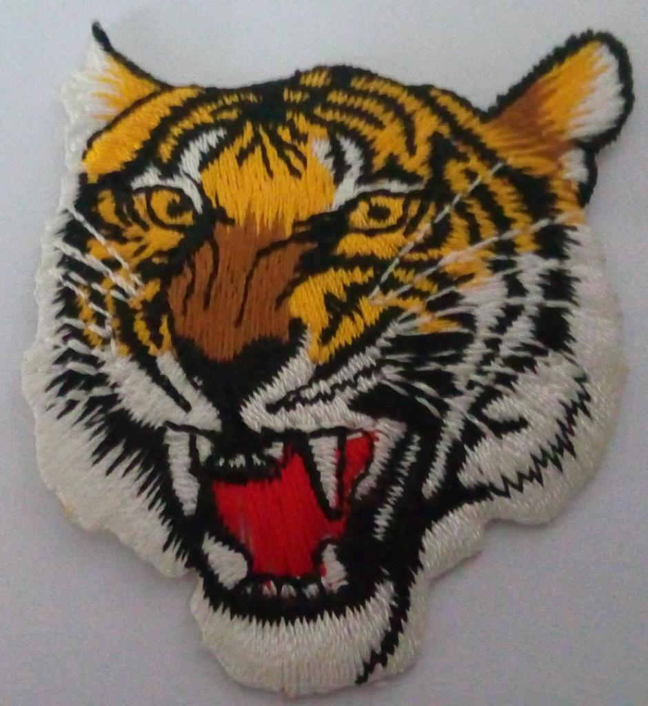 Embleem Tijger. 5,5 bij 6 cm., Verzamelen, Overige Verzamelen, Verzenden, Nieuw