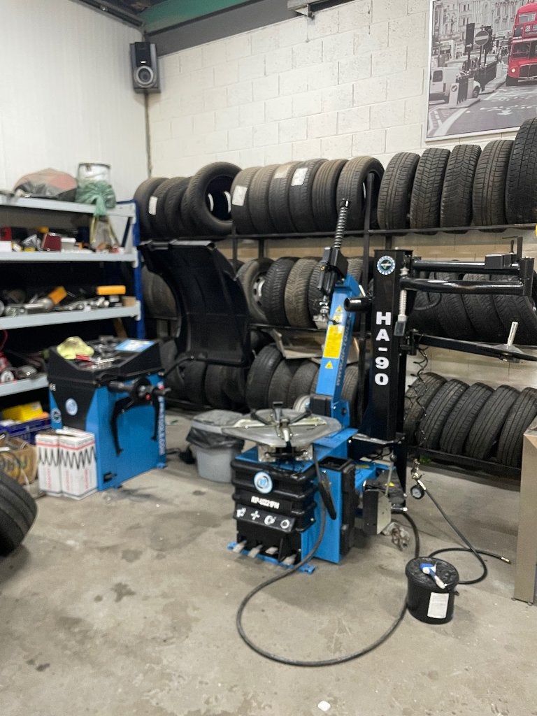 Autogarage ter overname, Auto diversen