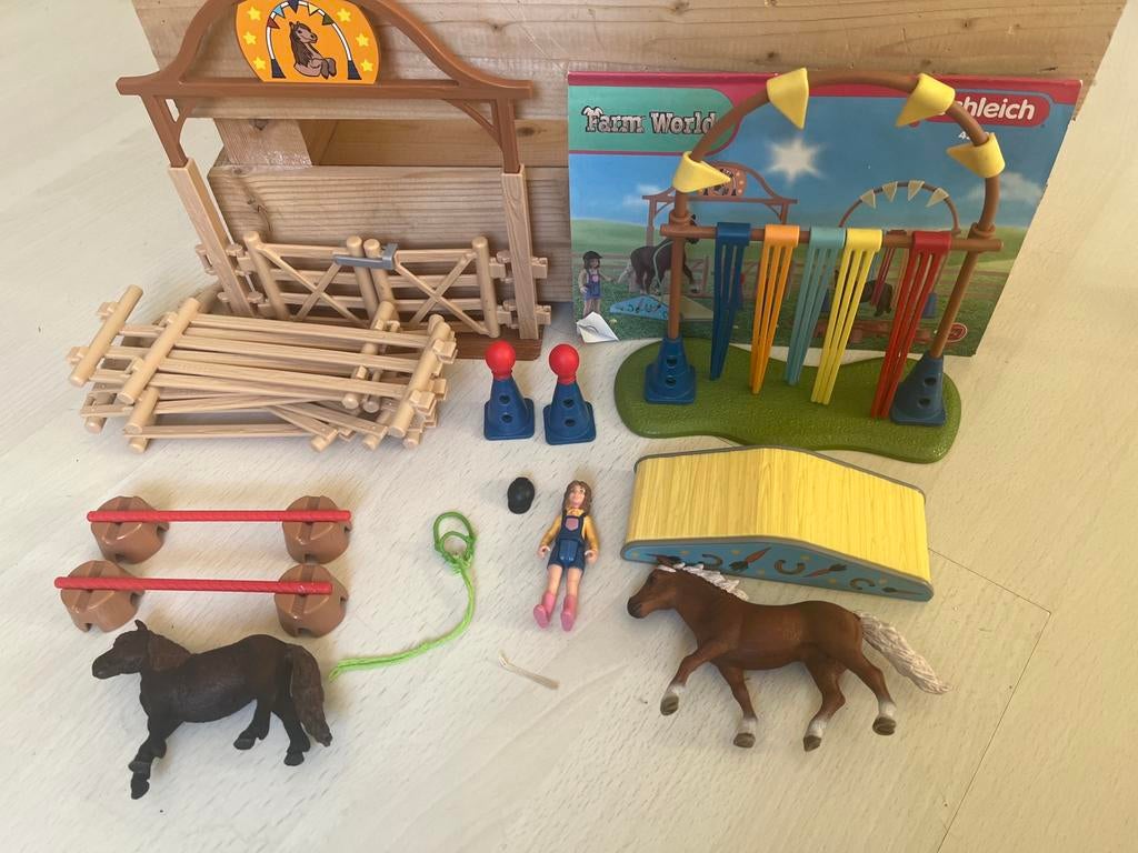 Schleich agility training 42481, Ophalen of Verzenden, Zo goed als nieuw, Paard, Beeldje of Figuurtje