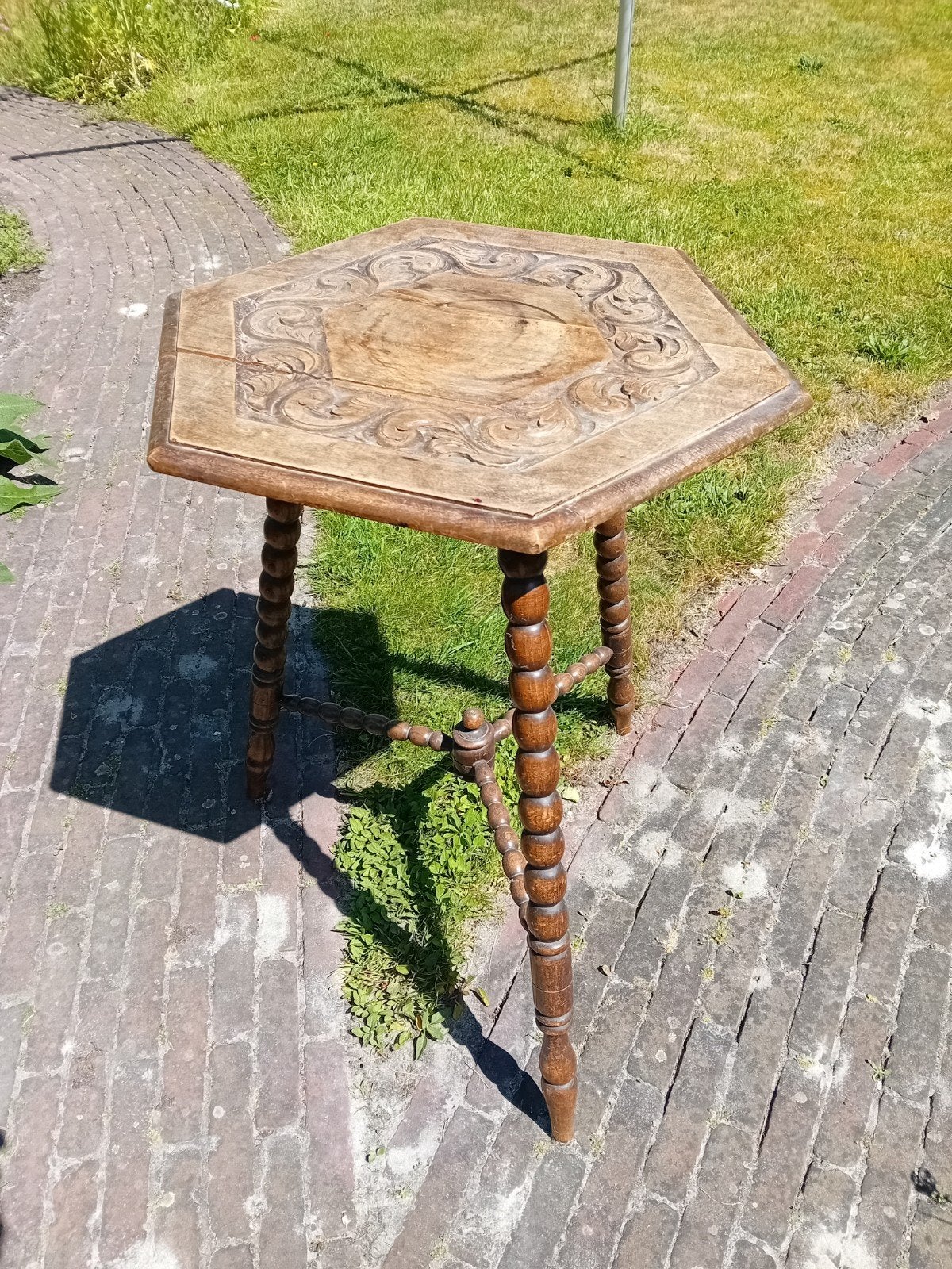 Antiek bijzettafeltje, Ophalen