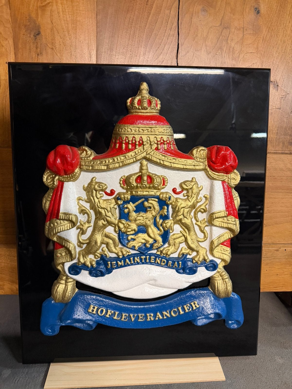 Wapenschild Hofleverancier Je Maintiendrai, Ophalen