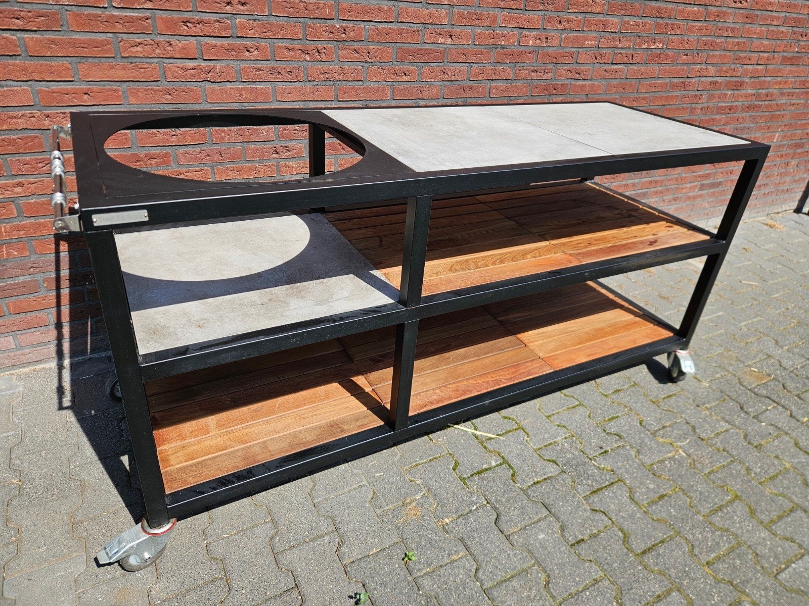 BBQ buitenkeuken met uitsparing vvor BBQ en werkblad, Tuin en Terras, Ophalen, Houtskool