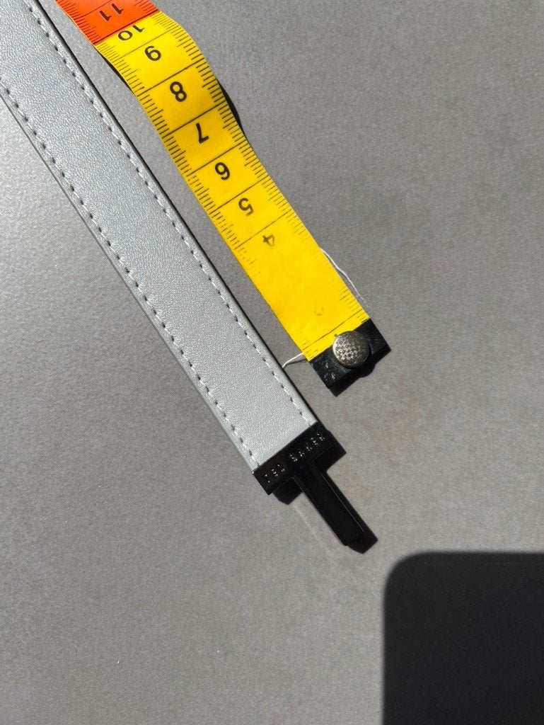 Muisgrijze leren Ted Baker riem, 83 cm lang, Minder dan 3 cm, Verzenden, Tailleriem, Zo goed als nieuw