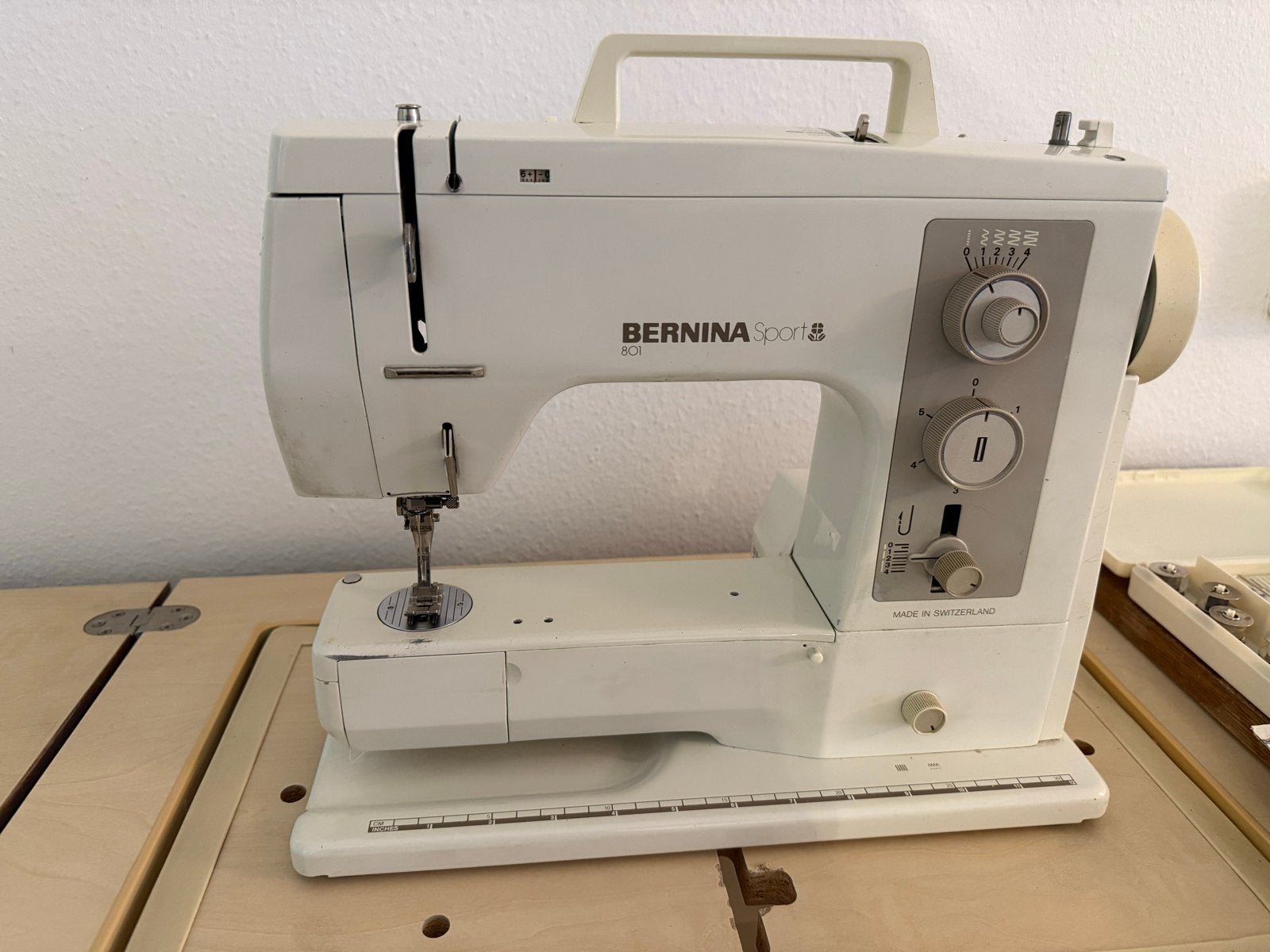 Bernina 801 Sport Naaimachine met Horn Collection Kast, Ophalen, Gebruikt, Naaimachine, Bernina
