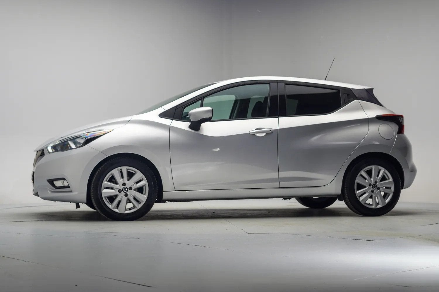 Nissan Micra 1.0 IG-T N-Connecta [ Navi Apple/Android Camera, Voorwielaandrijving, 101 pk, Origineel Nederlands, Lichtsensor
