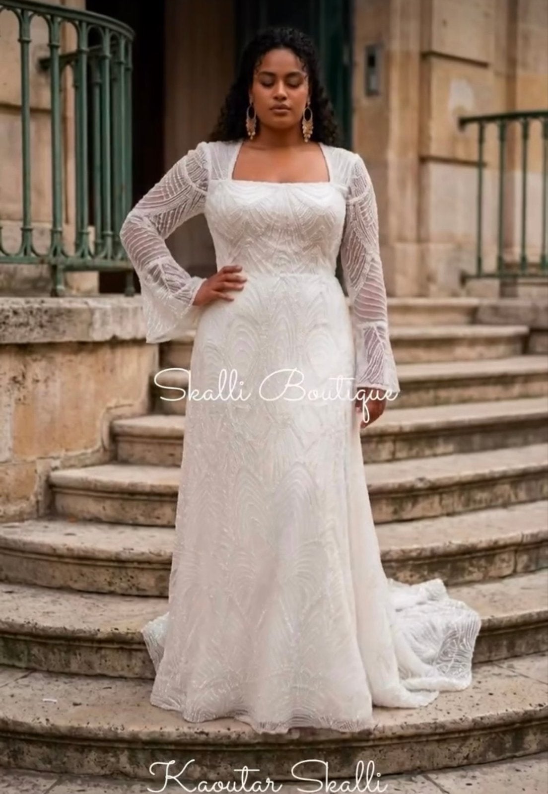 Nieuwe trouwjurk met lange mouwen en vierkante hals, Kleding | Dames, Ophalen of Verzenden, Nieuw, Wit, Trouwjurk