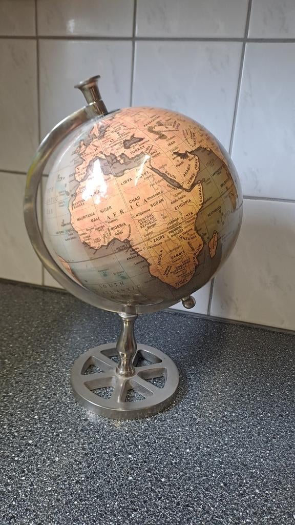 Wereldbol op voet, Globe Decor B.V., Ophalen of Verzenden, Zo goed als nieuw, Hoofdstraat 10, 1000 AA Amsterdam, Nederland