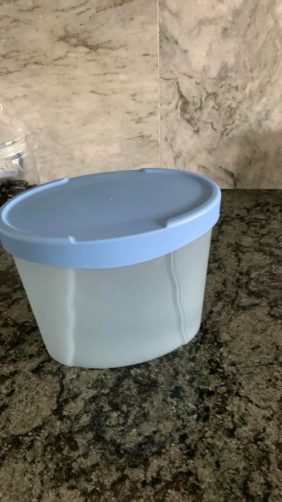Strooibus Tupperware - amper gebruikt - 1,9 liter, Ophalen of Verzenden, Zo goed als nieuw, Blauw, Bus of Trommel