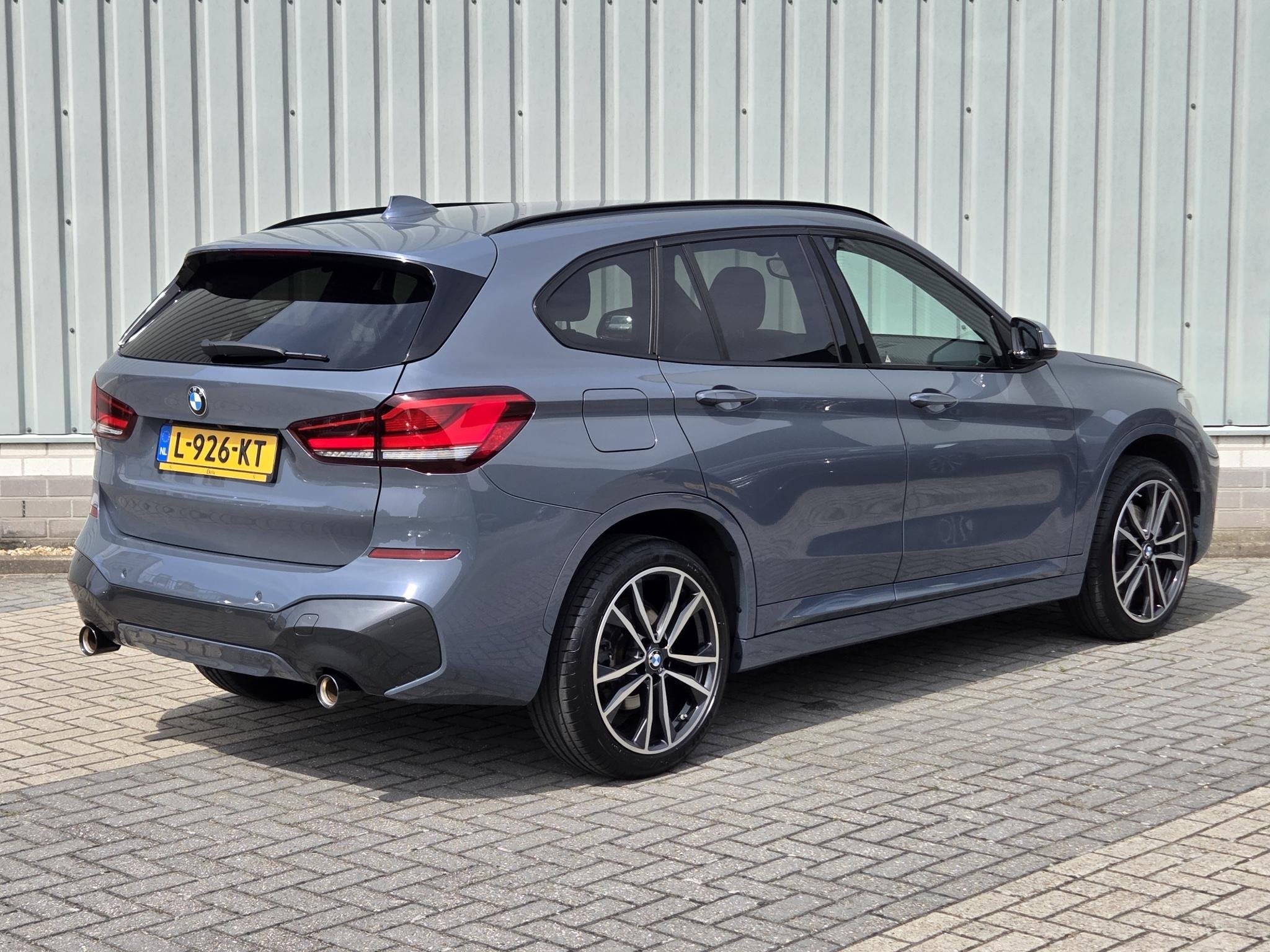 BMW X1 xDrive20i High Executive / Dealer Onderhouden / Sport, Auto's, 1998 cc, Automatische klimaatregeling, Gebruikt, 2000 kg