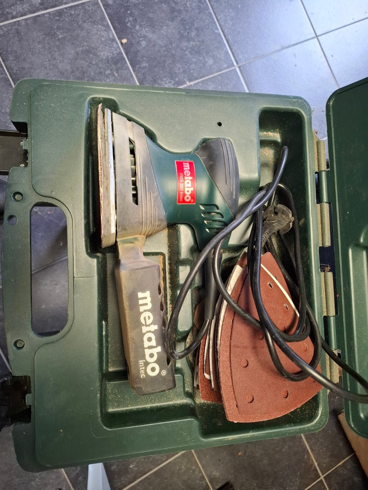Metabo FMS 200 Intec vlakschuurmachine met koffer, Ophalen of Verzenden, Gebruikt, Minder dan 600 watt, Vlakschuurmachine