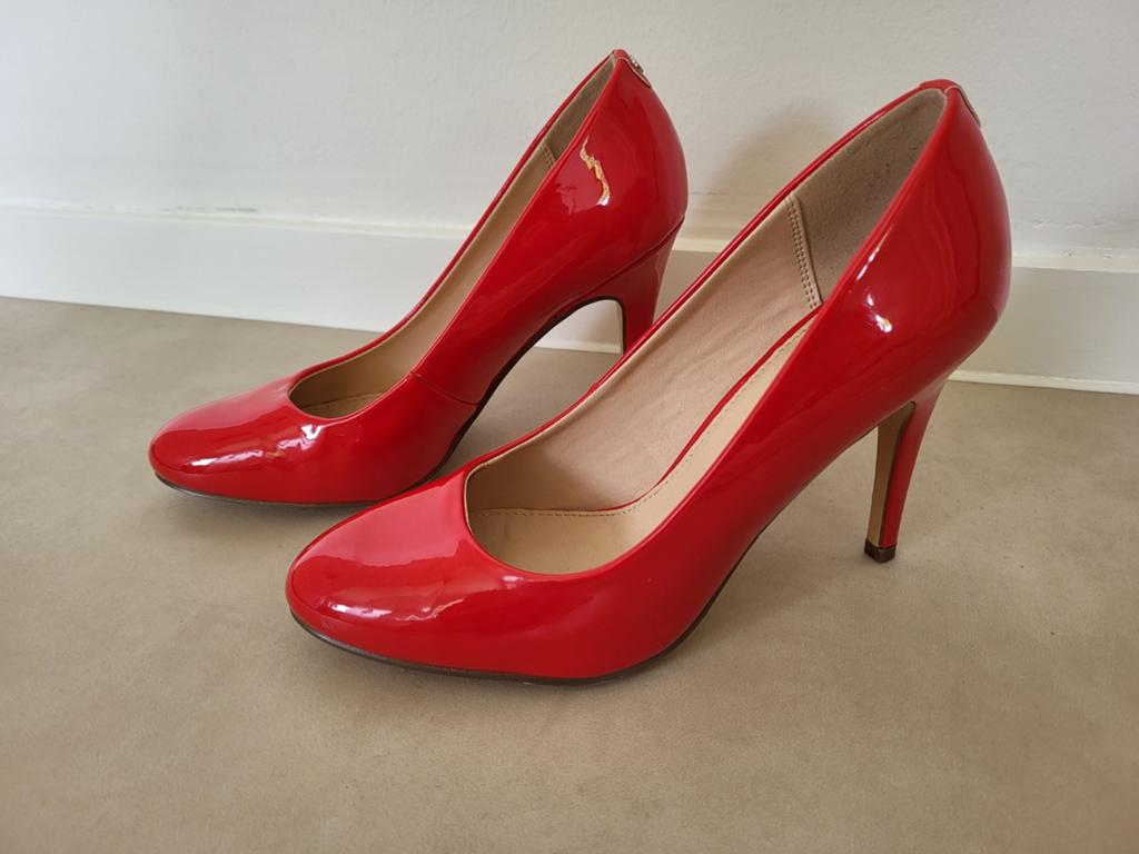 rode pumps, Ophalen of Verzenden, Zo goed als nieuw, Rood, Pumps