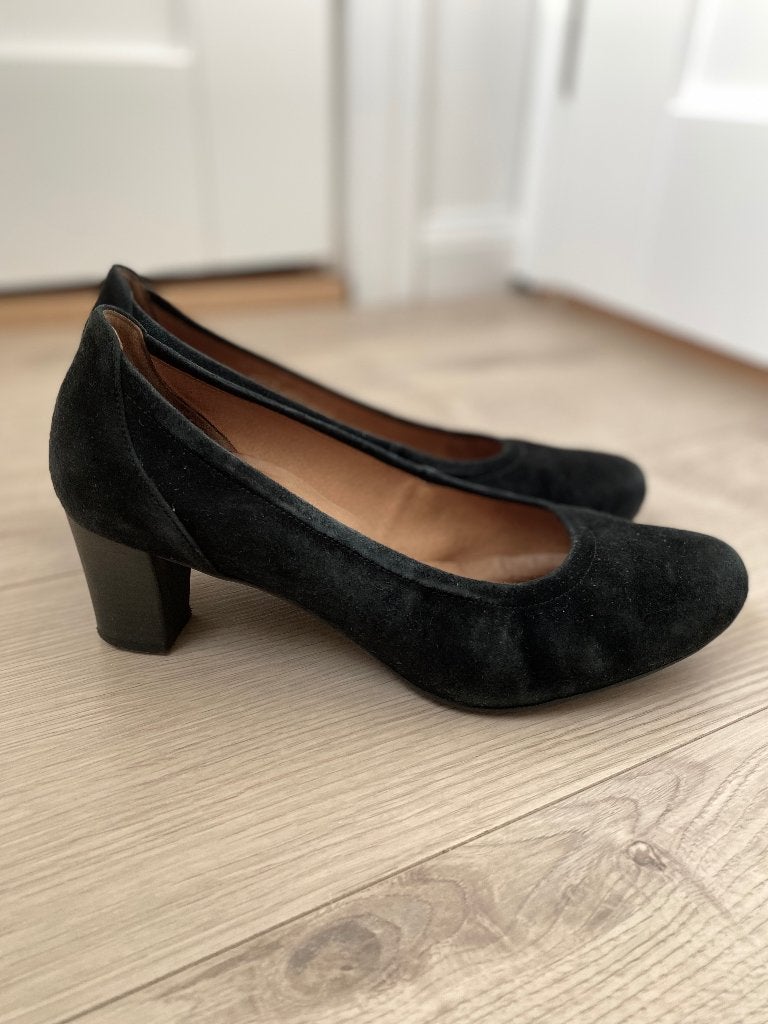 Extra brede, suède pumps GABOR mt. 7 / 40,5 zwart echt leer, Kleding | Dames, Pumps, Zwart, Gabor, Ophalen of Verzenden