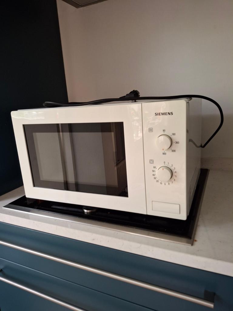 Siemens Vrijstaande Magnetron - Wit, Goede Staat, Witgoed en Apparatuur, Magnetrons, Ophalen, Draaiplateau, Magnetron, Zo goed als nieuw