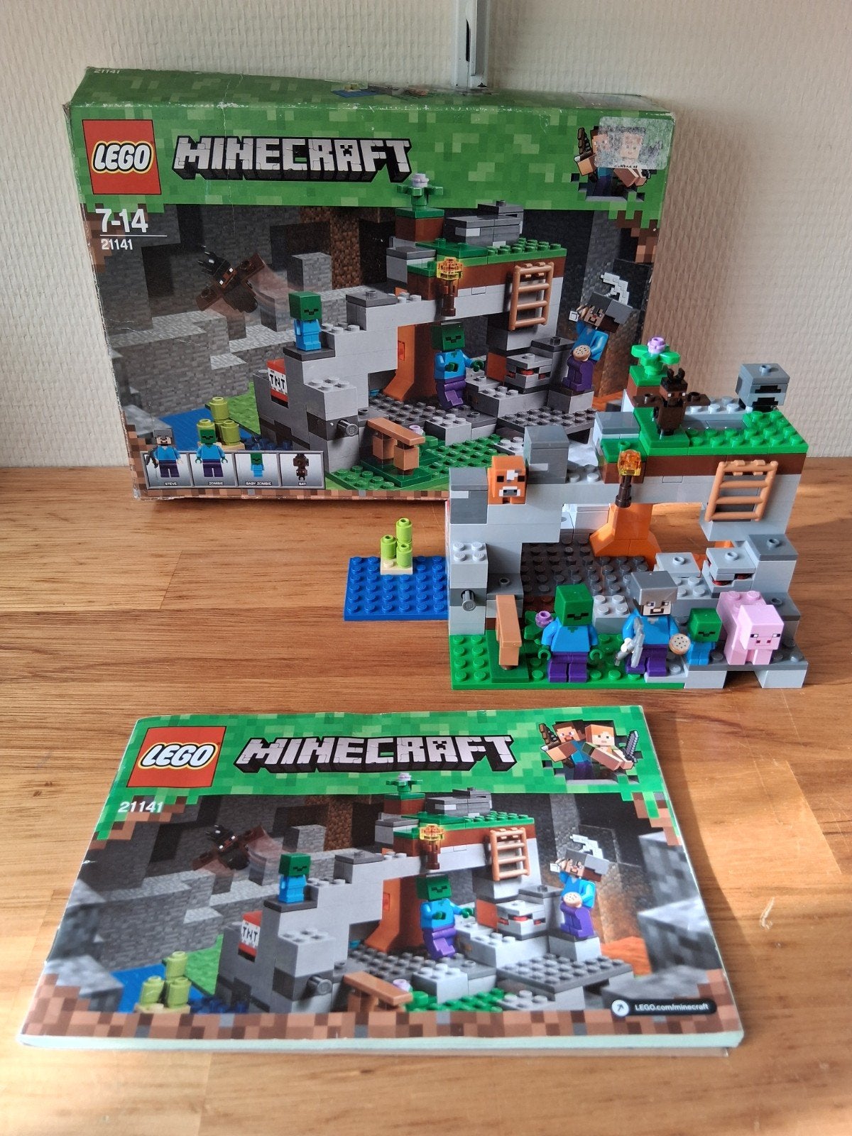 Lego Minecraft
21141 Zombiegrot
Compleet + doos + boekje, Ophalen of Verzenden, Zo goed als nieuw