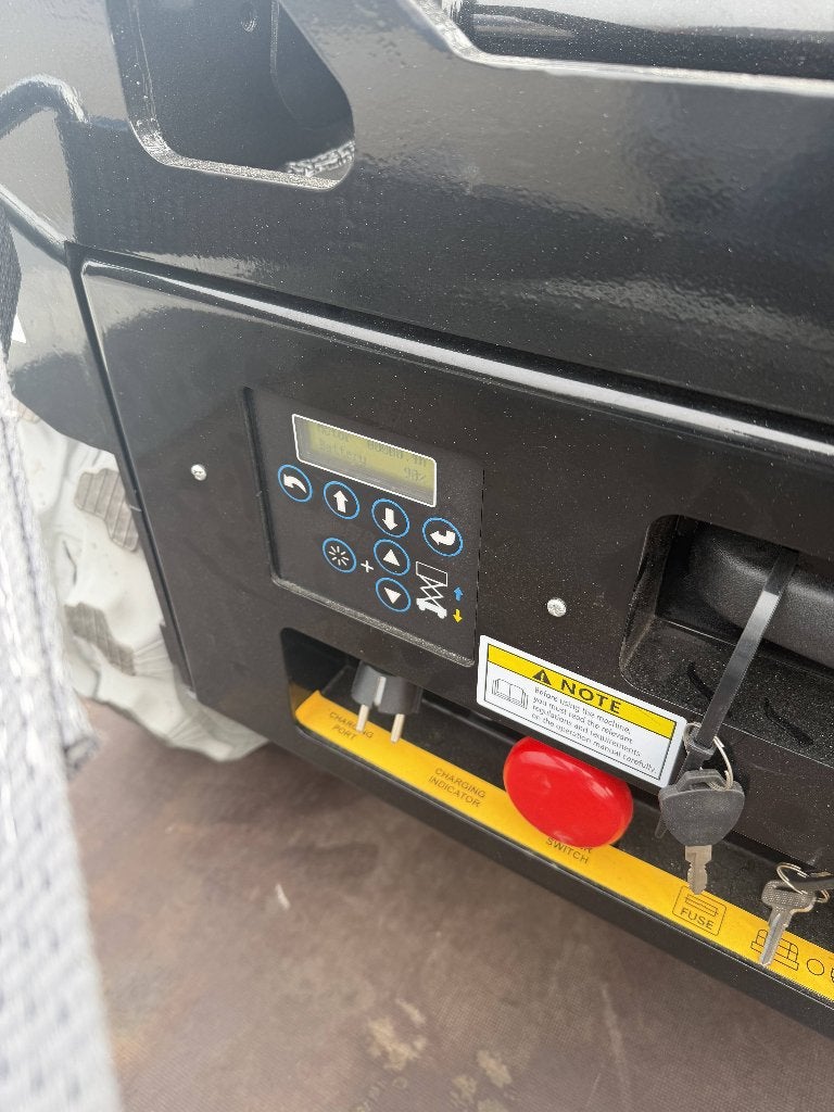 NEW Elektrische Schaarhoogwerker 5.8m – Rups met aanhanger, Ophalen of Verzenden