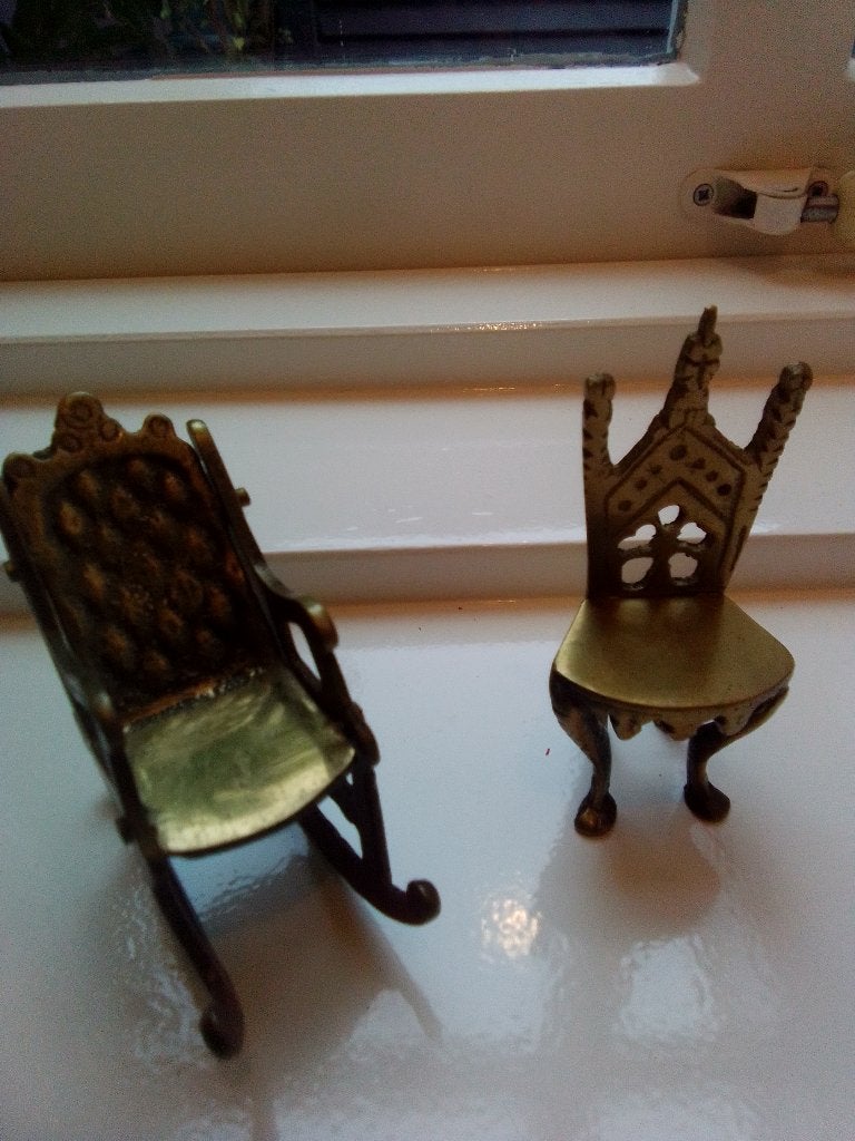 2 koperen poppenhuis stoeltjes+kandelaartjes, Verzamelen, Ophalen of Verzenden, Gebruikt, Poppenhuis