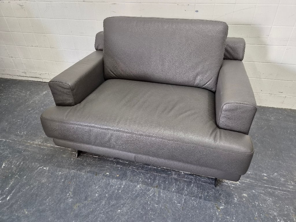 Fauteuil / loveseat / 1 zitter in grijs leer, Ophalen, Gebruikt, Onbekend, 75 tot 100 cm