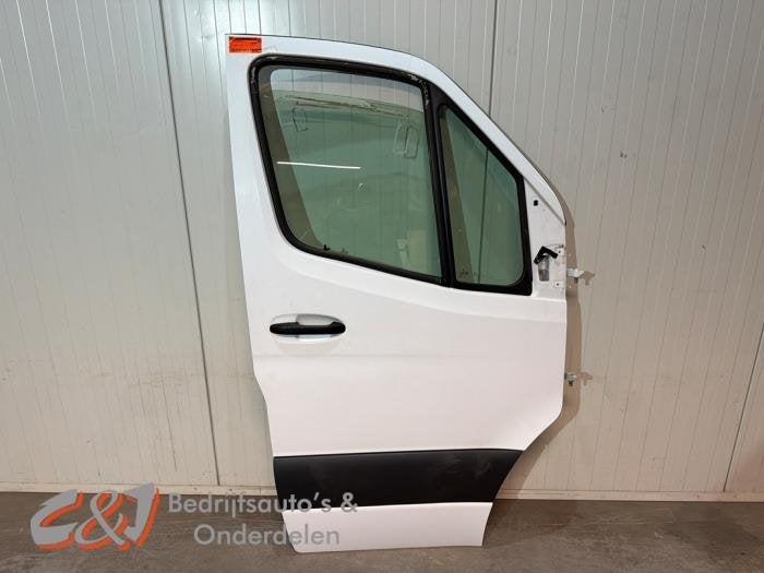 Portier 2Deurs rechts van een Mercedes Sprinter (9147)