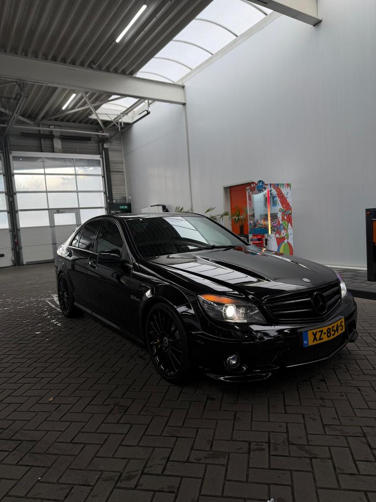 Mercedes C63 AMG black droomauto 457pk V8 6.2 kuipstoel 2009, Automaat, 457 pk, Zwart, Particulier