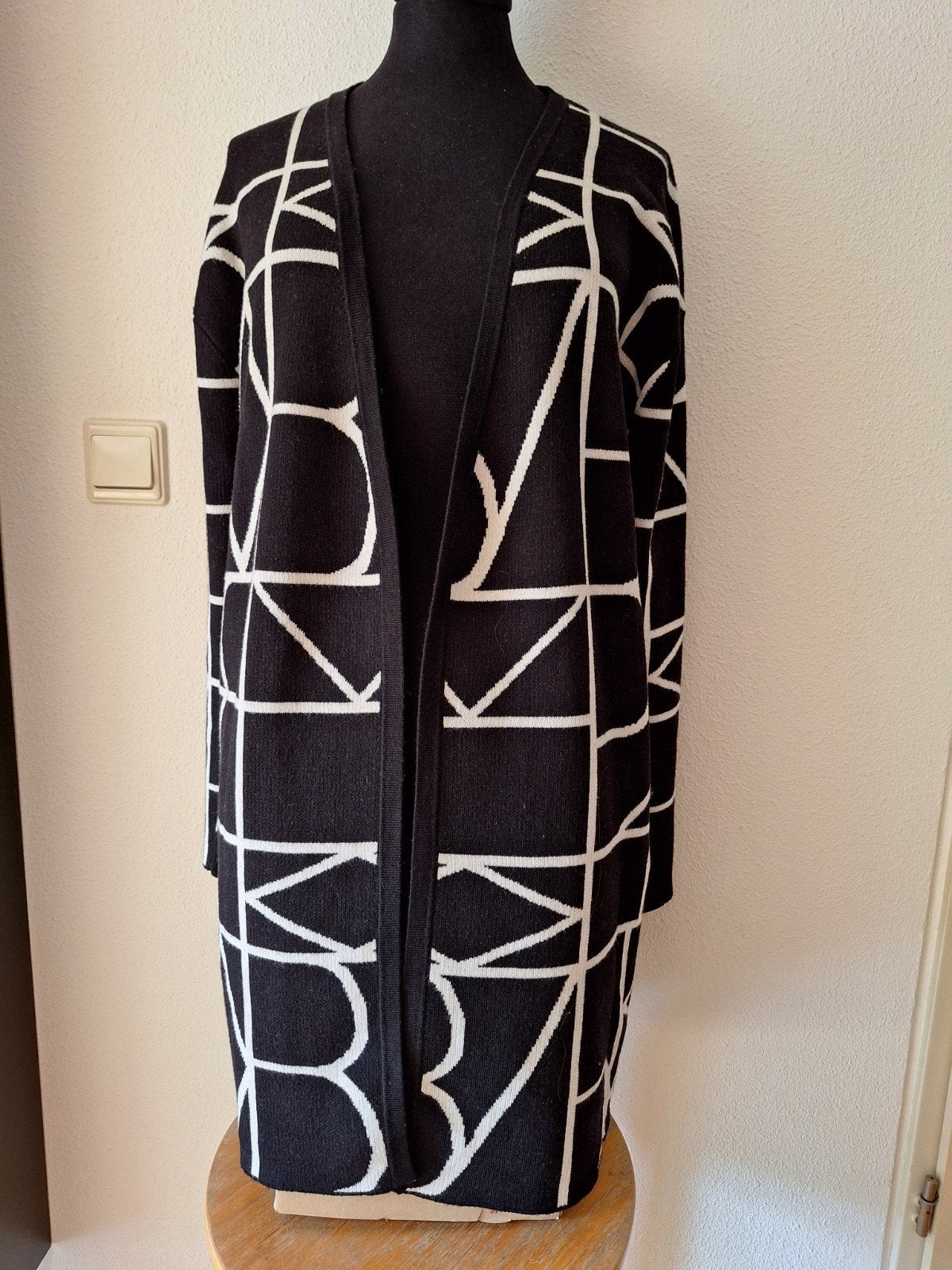 BIANCA Zwart Vest met Geometrische Lijnen - Maat 44, Ophalen of Verzenden