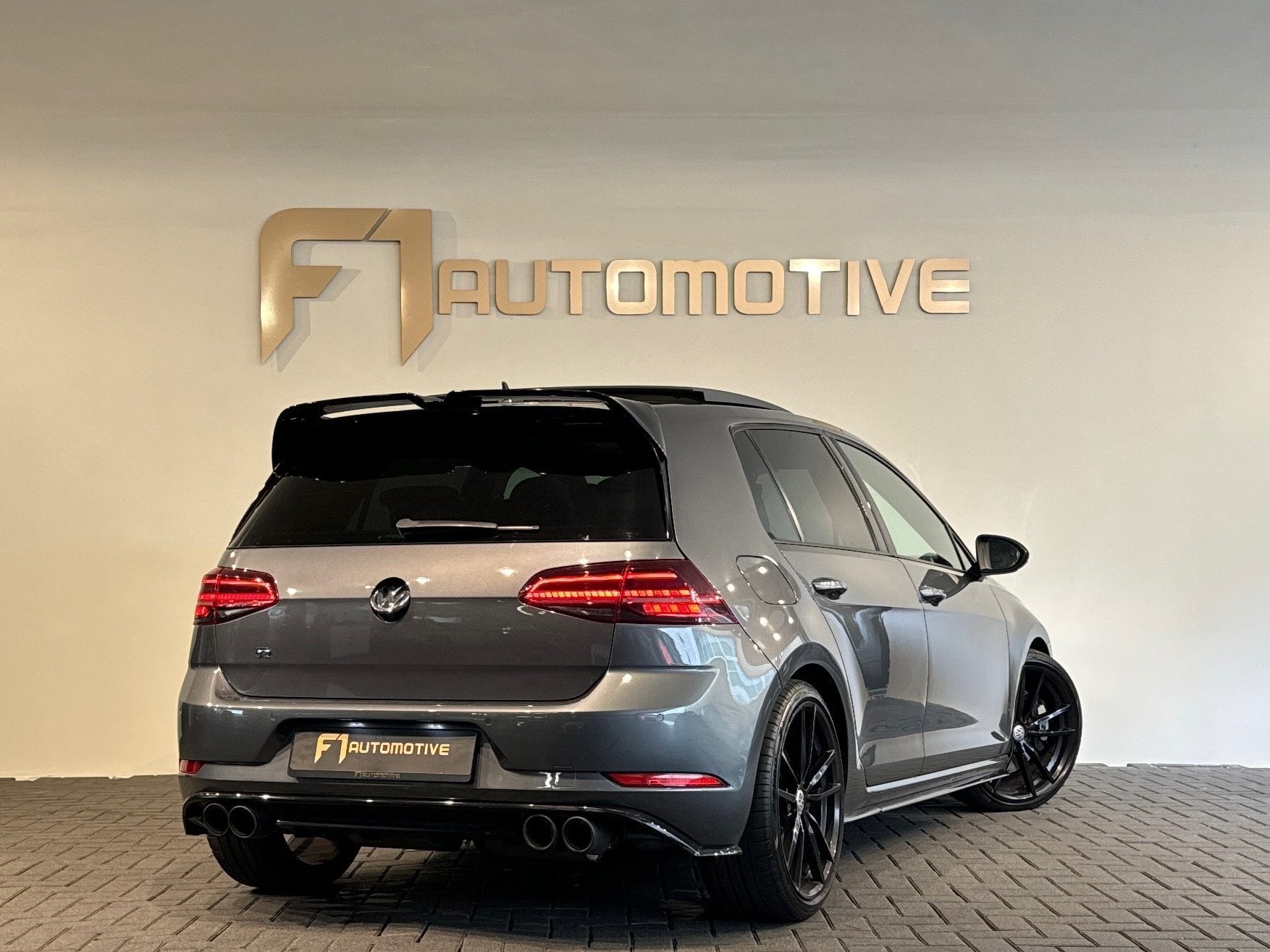 Volkswagen Golf 2.0 TSI 4Motion R Pano|Keyless|Sfeer|DCC, Automaat, Gebruikt, 4 cilinders, 1984 cc