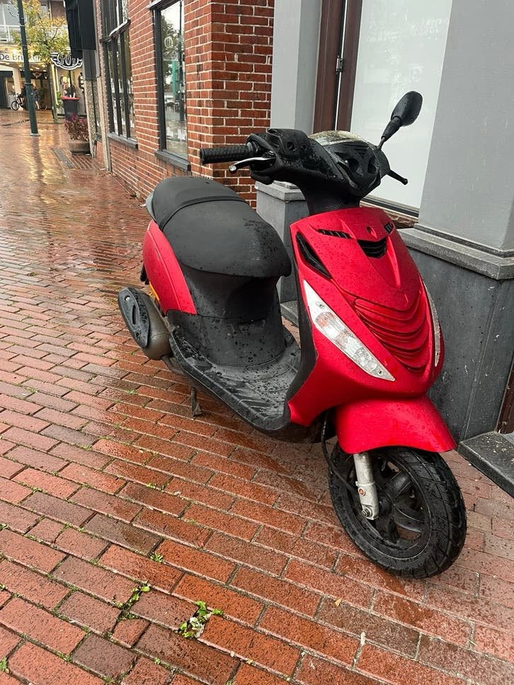 Piaggio Zip 4T 2017 – 8.000 km – Candy Red, Ophalen, Piaggio, Zo goed als nieuw, Benzine