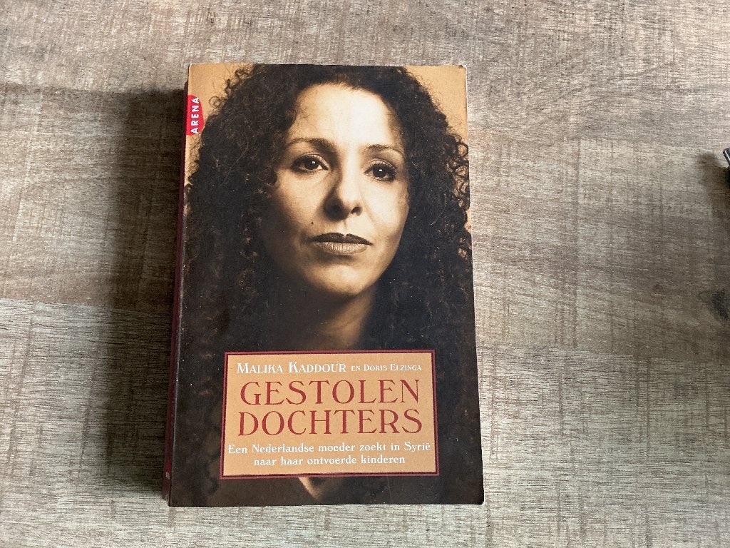 Gestolen dochters, Ophalen of Verzenden, Gelezen