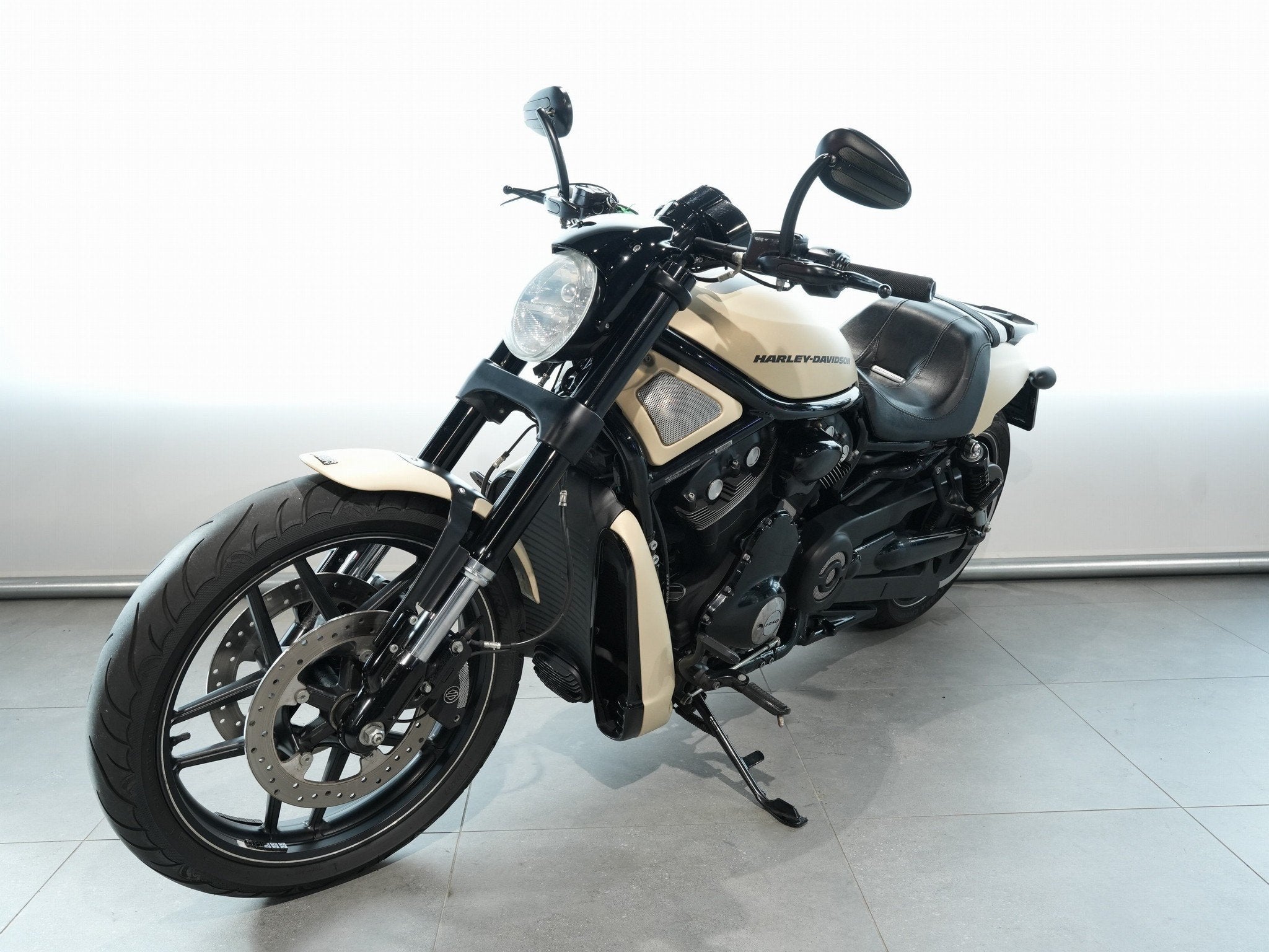 Harley-Davidson NIGHT ROD SPECIAL (bj 2013), Laan van Vredenoord 33
2289 DA  Rijswijk, Chopper, Meer dan 35 kW, Harley-Davidson Benelux b.v.
