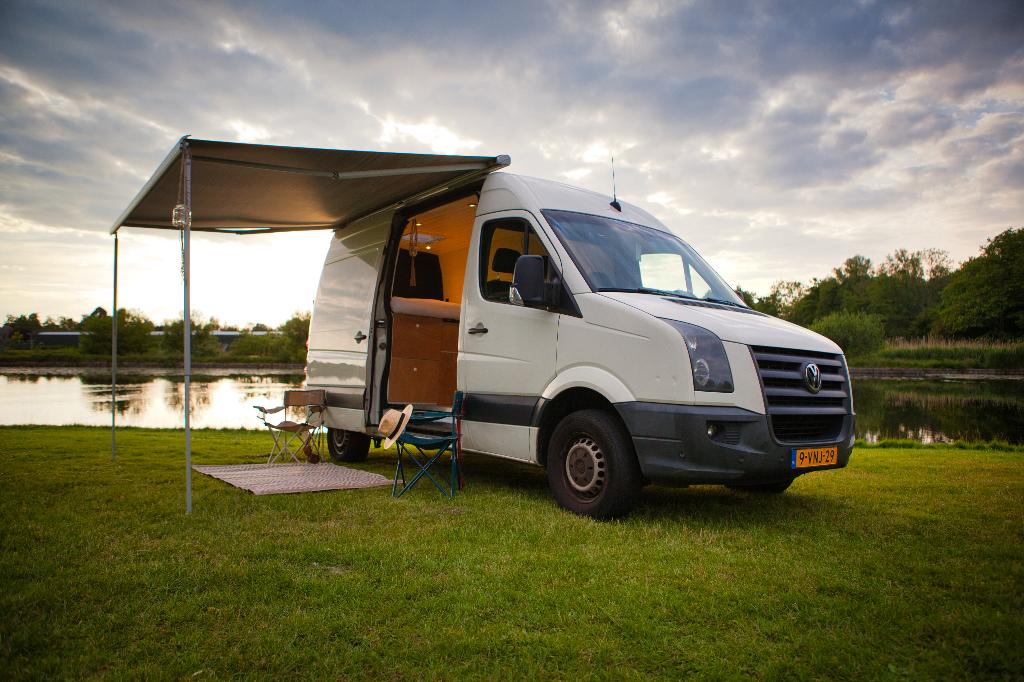 VW Crafter buscamper te huur | Sfeervol, ruim & off-grid, Chemisch toilet, Volkswagen, Tot en met 3, Particulier