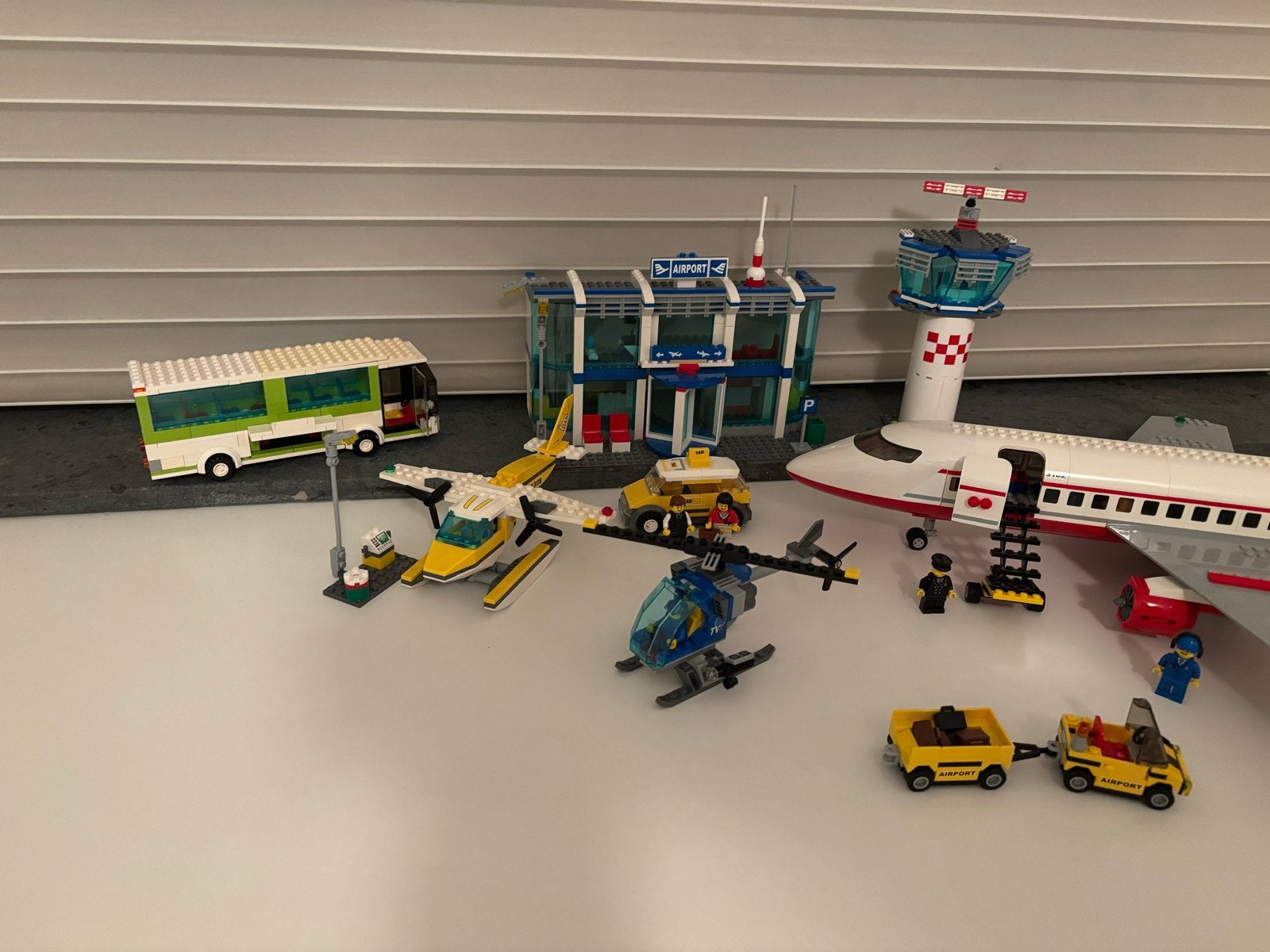 Grote LEGO City Luchthaven Set met Vliegtuig en Bus, Ophalen, Gebruikt
